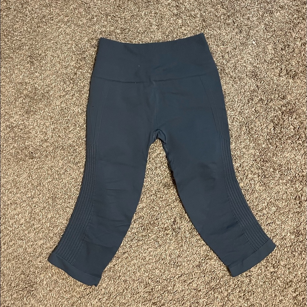 Lululemon crops